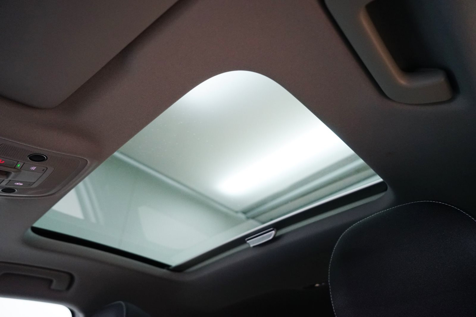 Fahrzeugabbildung Audi Q2 35 TFSI S tronic [Navi, LED, RFK, Pano, SHZ]