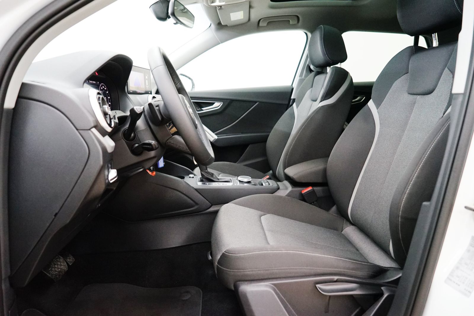 Fahrzeugabbildung Audi Q2 35 TFSI S tronic [Navi, LED, RFK, Pano, SHZ]