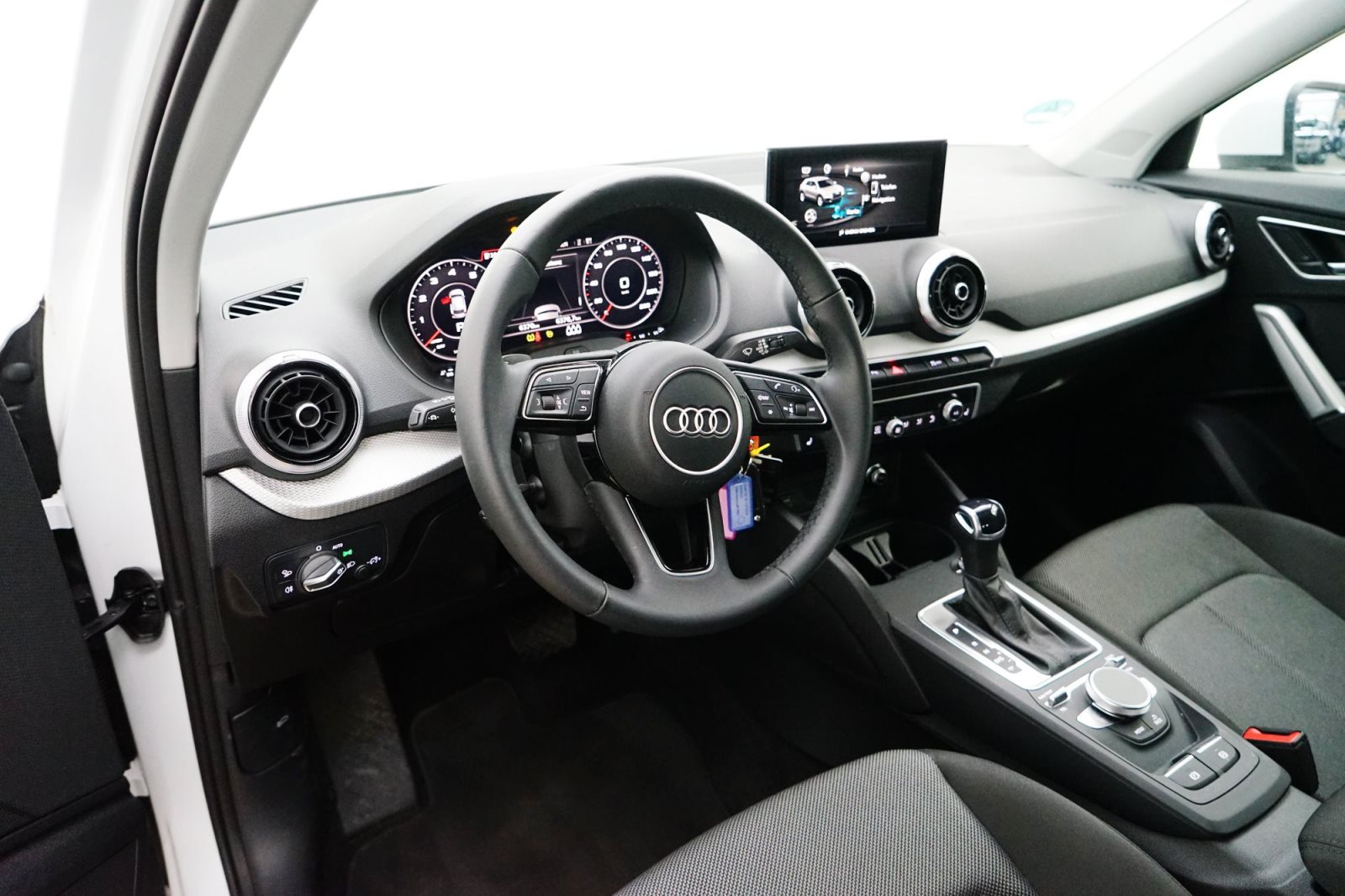 Fahrzeugabbildung Audi Q2 35 TFSI S tronic [Navi, LED, RFK, Pano, SHZ]