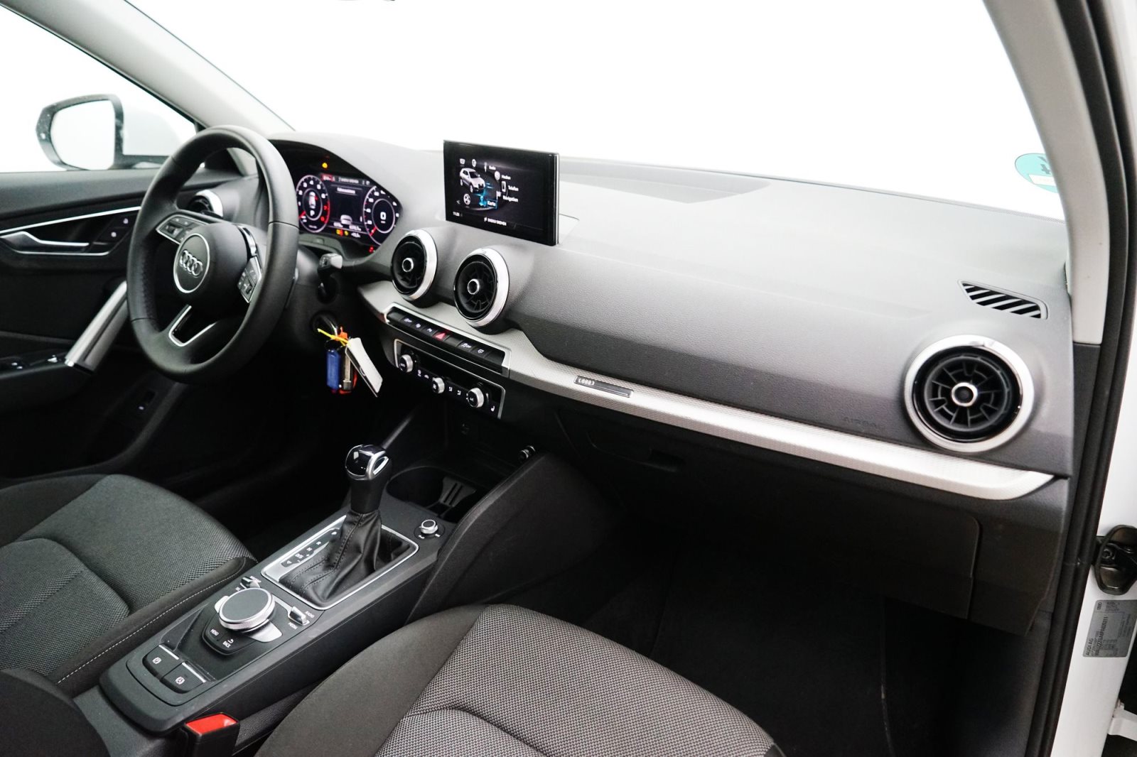 Fahrzeugabbildung Audi Q2 35 TFSI S tronic [Navi, LED, RFK, Pano, SHZ]