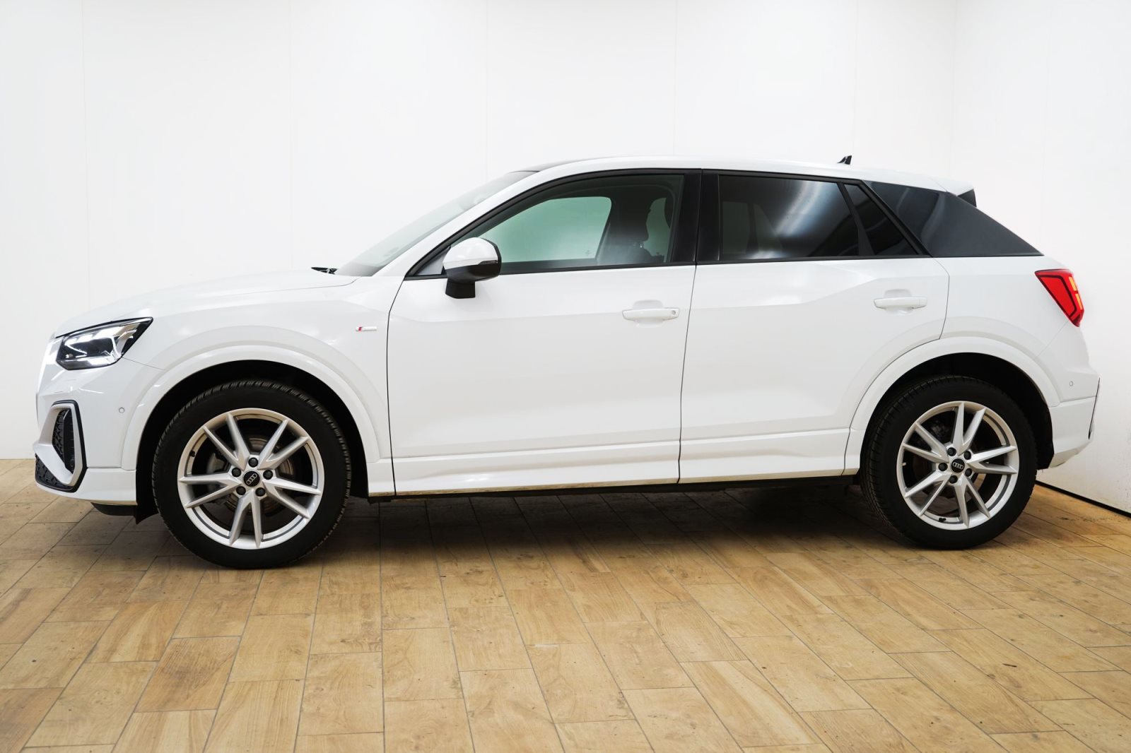 Fahrzeugabbildung Audi Q2 35 TFSI S tronic [Navi, LED, RFK, Pano, SHZ]