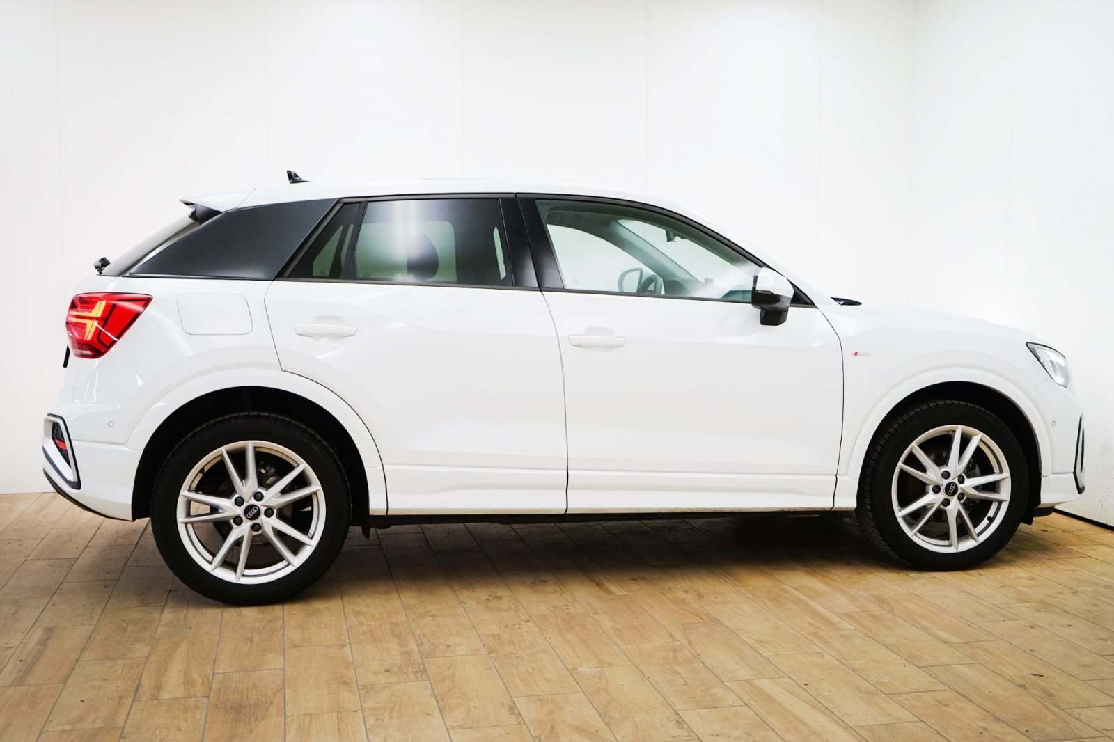Fahrzeugabbildung Audi Q2 35 TFSI S tronic [Navi, LED, RFK, Pano, SHZ]