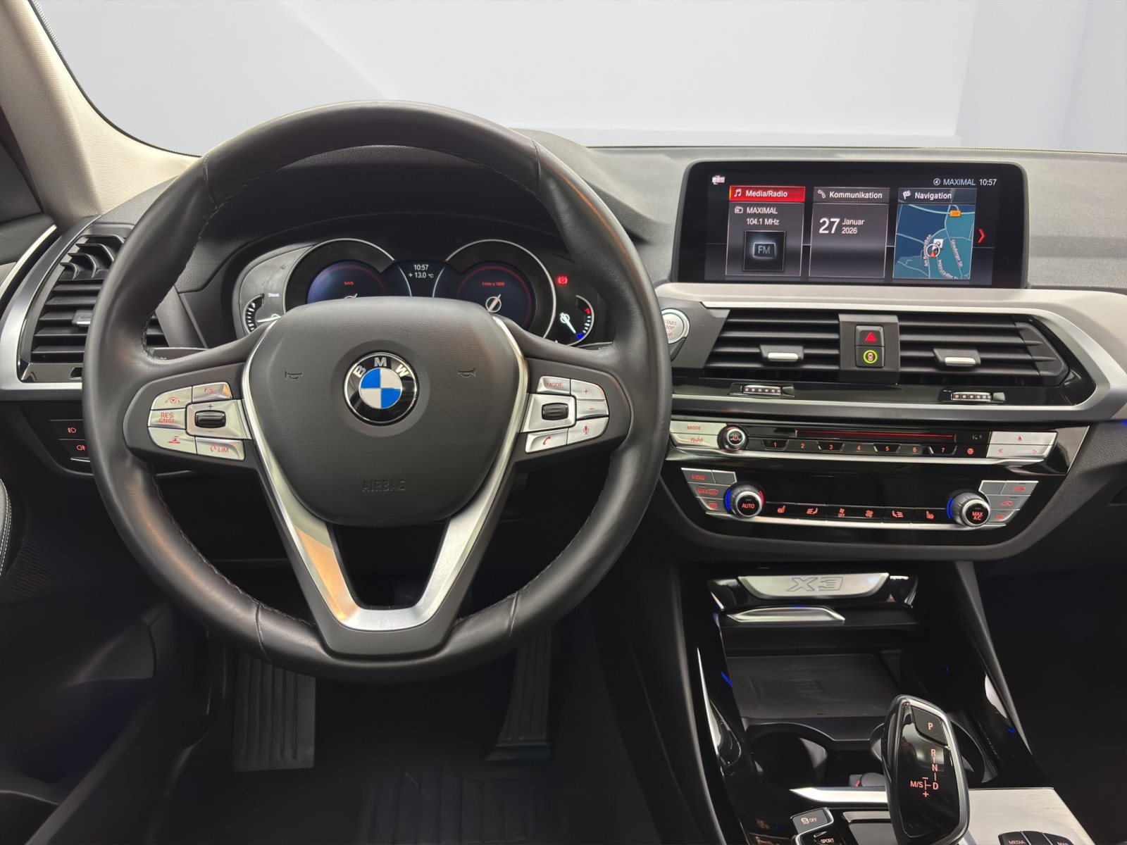 Fahrzeugabbildung BMW X3 xDrive20d [xLine, Navi Prof., Pano, HUD, AHK]