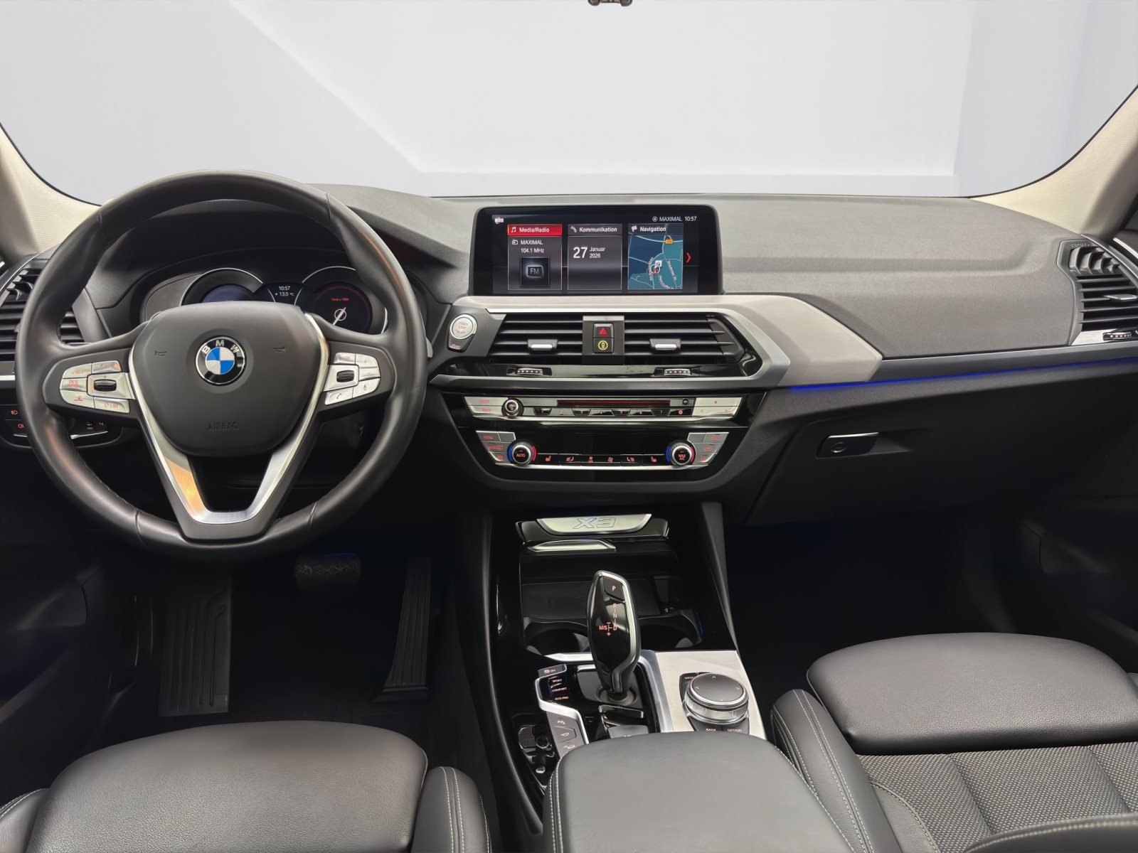 Fahrzeugabbildung BMW X3 xDrive20d [xLine, Navi Prof., Pano, HUD, AHK]