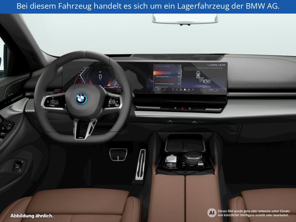 Fahrzeugabbildung BMW 550e xDrive Limousine