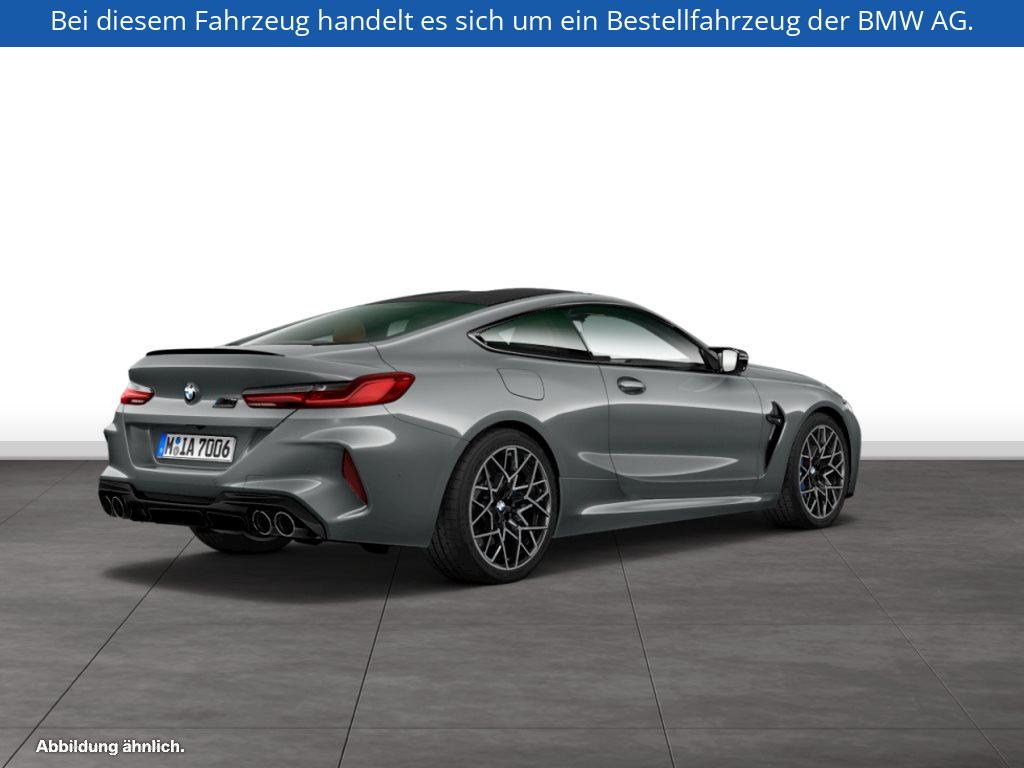 Fahrzeugabbildung BMW M8 Coupé