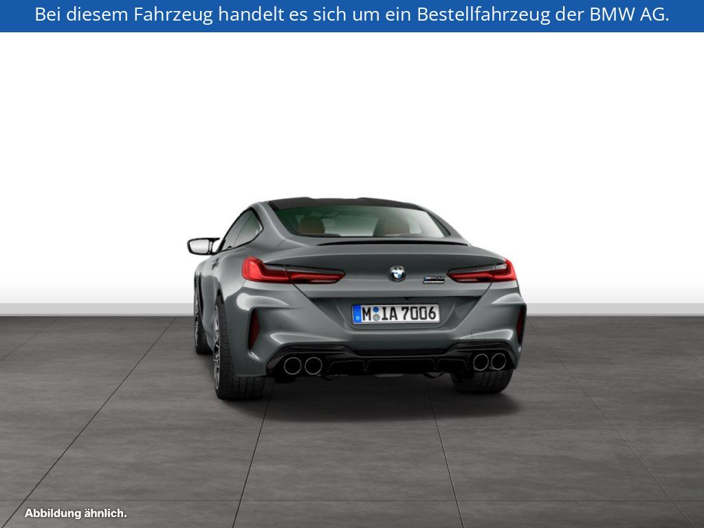Fahrzeugabbildung BMW M8 Coupé
