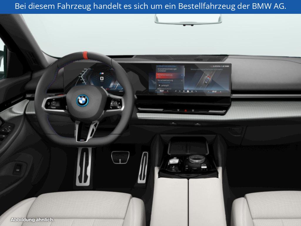 Fahrzeugabbildung BMW i5 M60 xDrive Touring