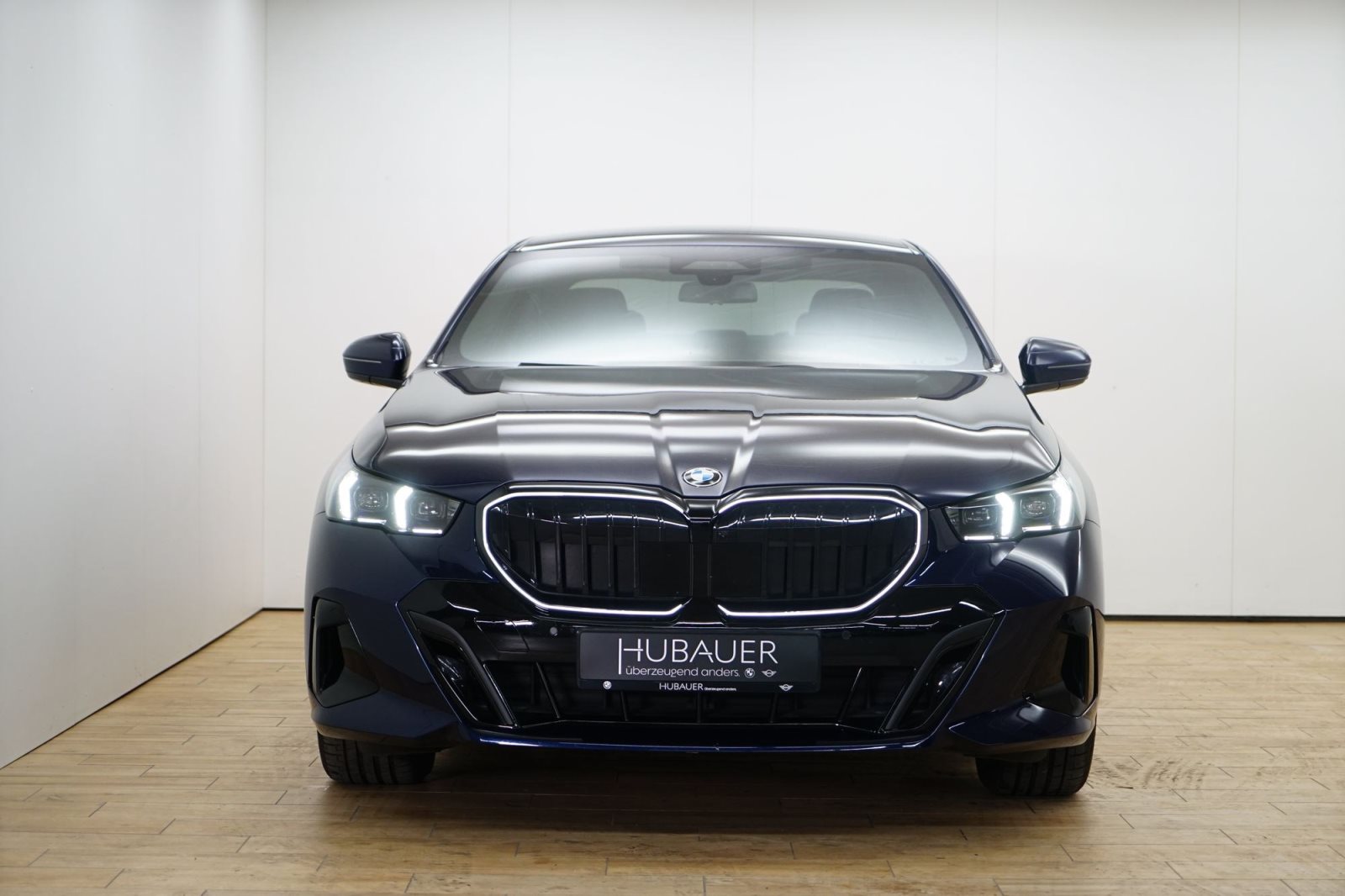 Fahrzeugabbildung BMW 540d xDrive Limousine [M Sport, HUD, AHK, ACC, B&W Sound]