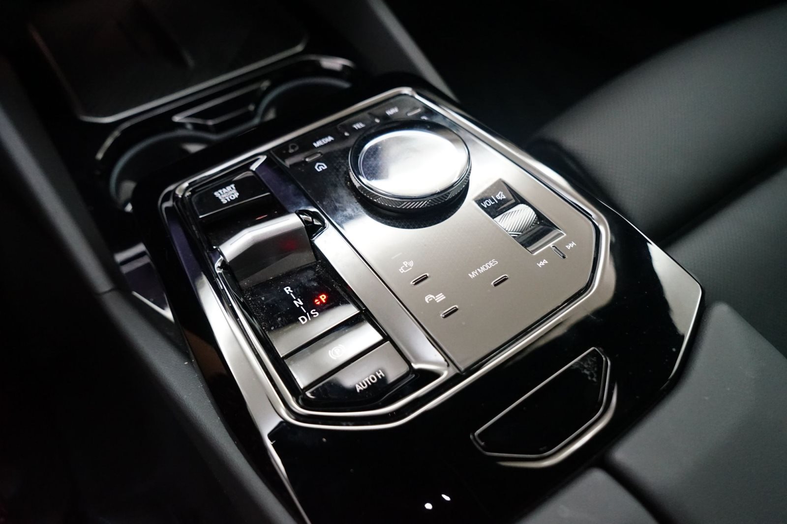 Fahrzeugabbildung BMW 540d xDrive Limousine [M Sport, HUD, AHK, ACC, B&W Sound]