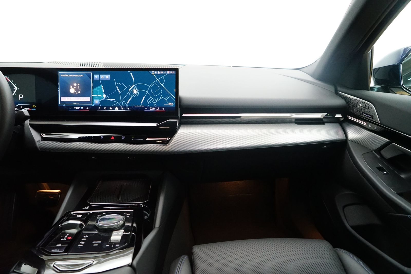Fahrzeugabbildung BMW 540d xDrive Limousine [M Sport, HUD, AHK, ACC, B&W Sound]