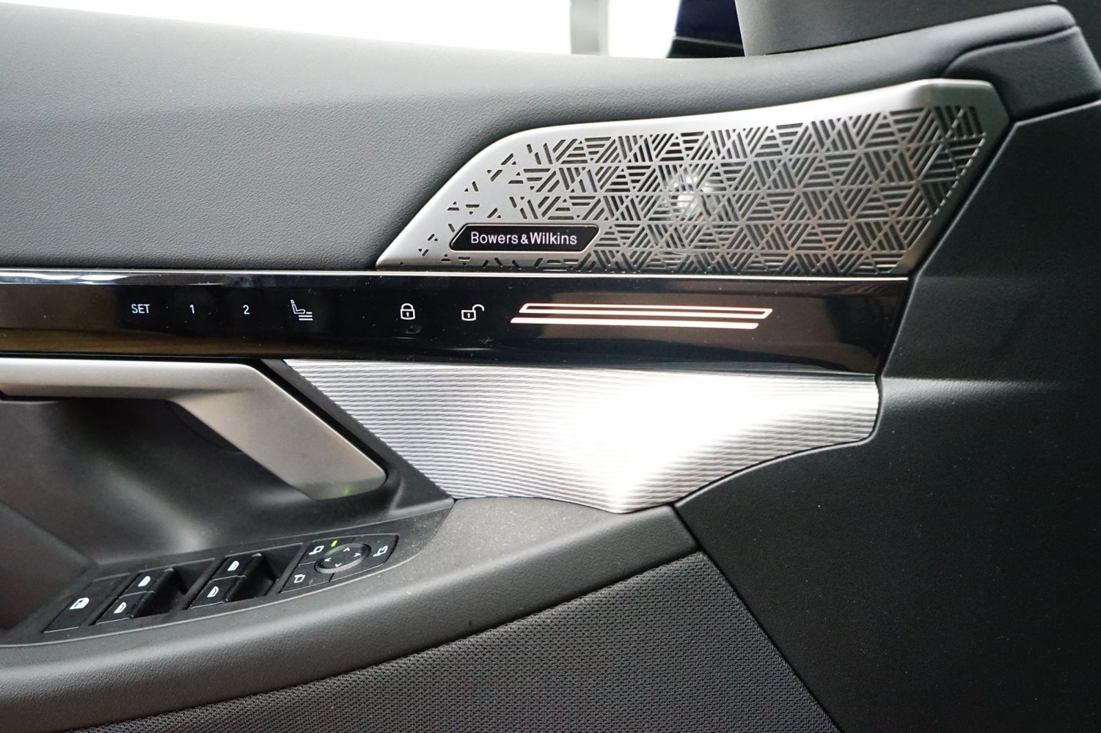 Fahrzeugabbildung BMW 540d xDrive Limousine [M Sport, HUD, AHK, ACC, B&W Sound]
