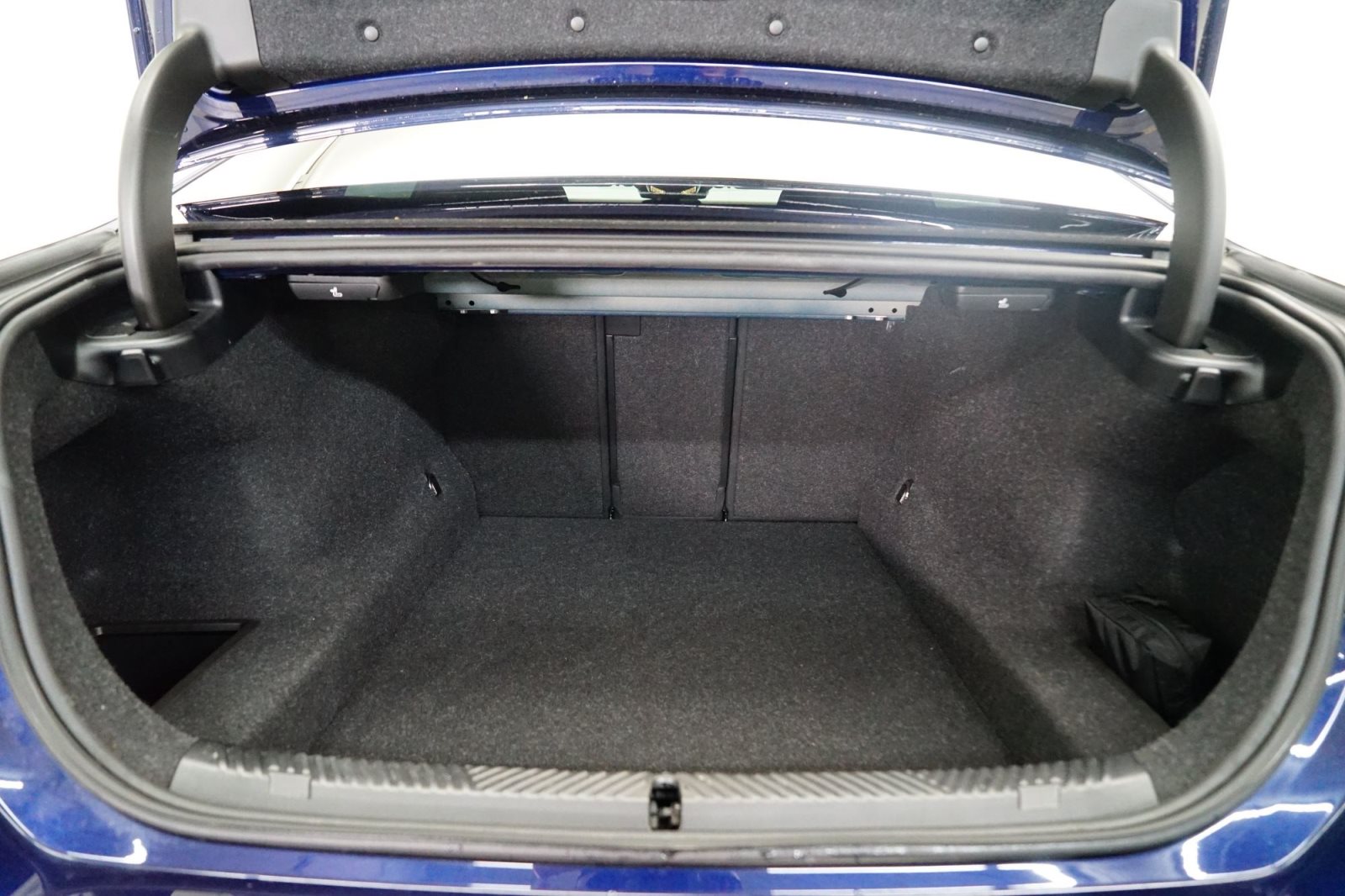 Fahrzeugabbildung BMW 540d xDrive Limousine [M Sport, HUD, AHK, ACC, B&W Sound]