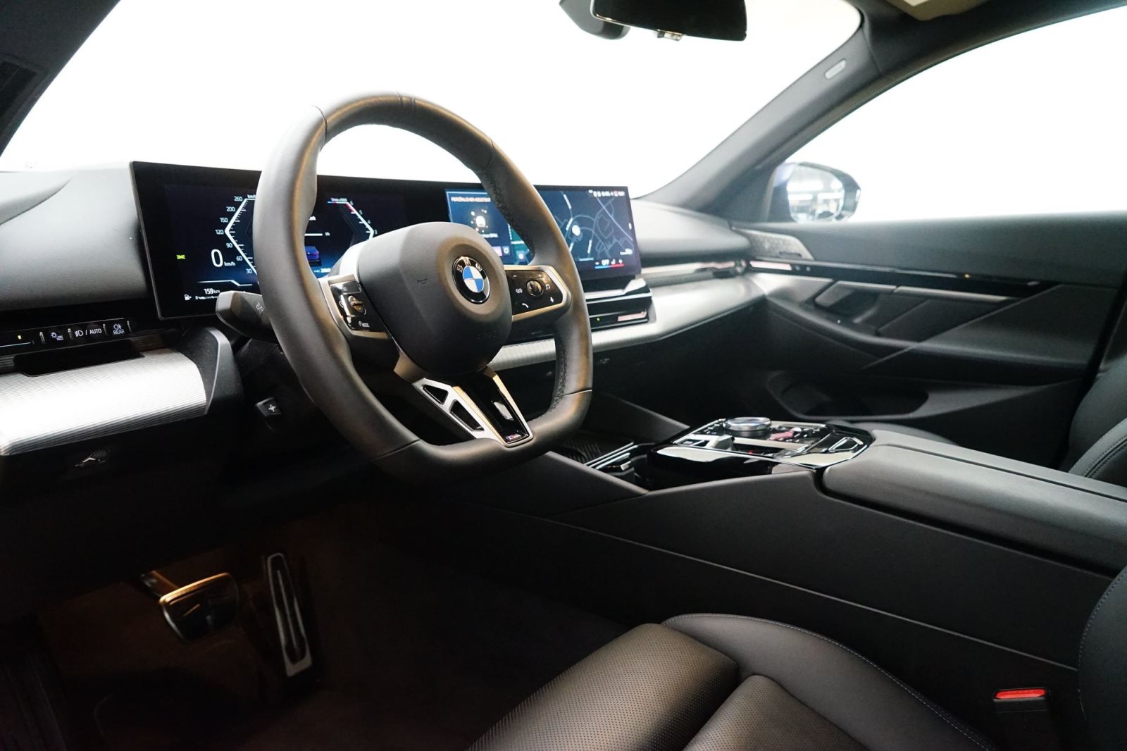 Fahrzeugabbildung BMW 540d xDrive Limousine [M Sport, HUD, AHK, ACC, B&W Sound]