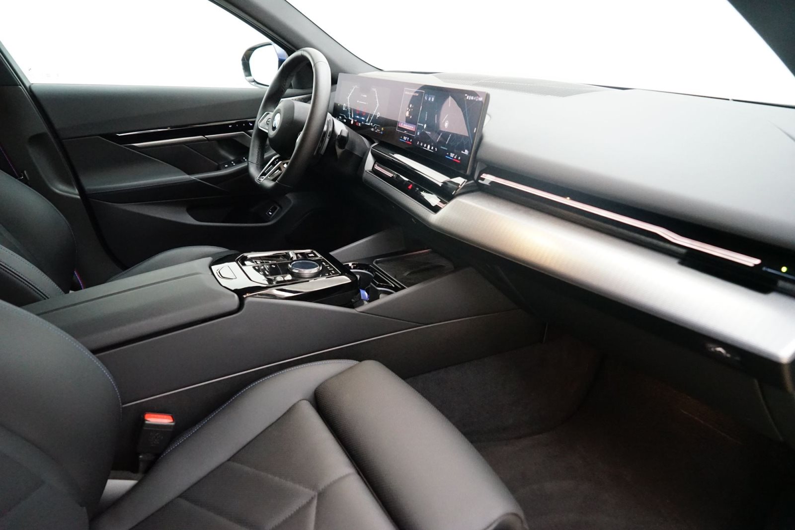 Fahrzeugabbildung BMW 540d xDrive Limousine [M Sport, HUD, AHK, ACC, B&W Sound]