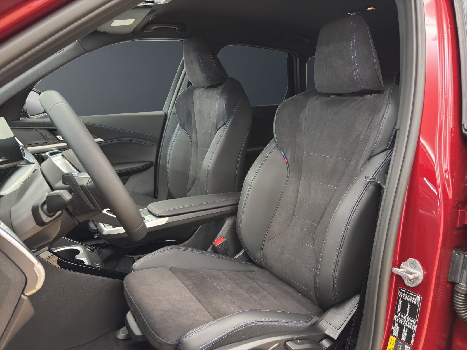 Fahrzeugabbildung BMW iX1 eDrive20 [M Sport Pro, AHK, ACC, 19 LMR, RFK]