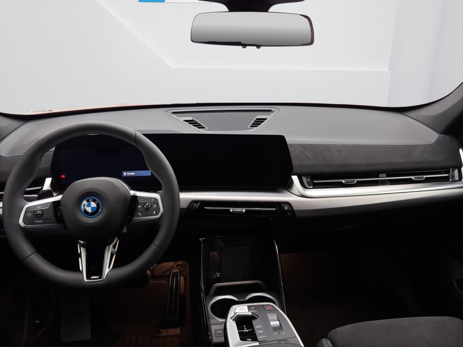 Fahrzeugabbildung BMW iX1 eDrive20 [M Sport Pro, AHK, ACC, 19 LMR, RFK]