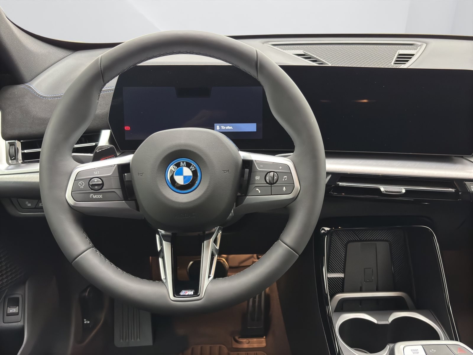 Fahrzeugabbildung BMW iX1 eDrive20 [M Sport Pro, AHK, ACC, 19 LMR, RFK]