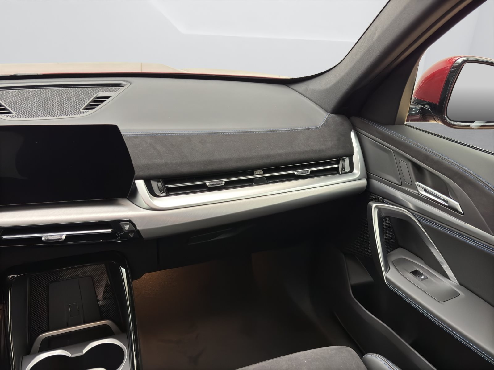 Fahrzeugabbildung BMW iX1 eDrive20 [M Sport Pro, AHK, ACC, 19 LMR, RFK]