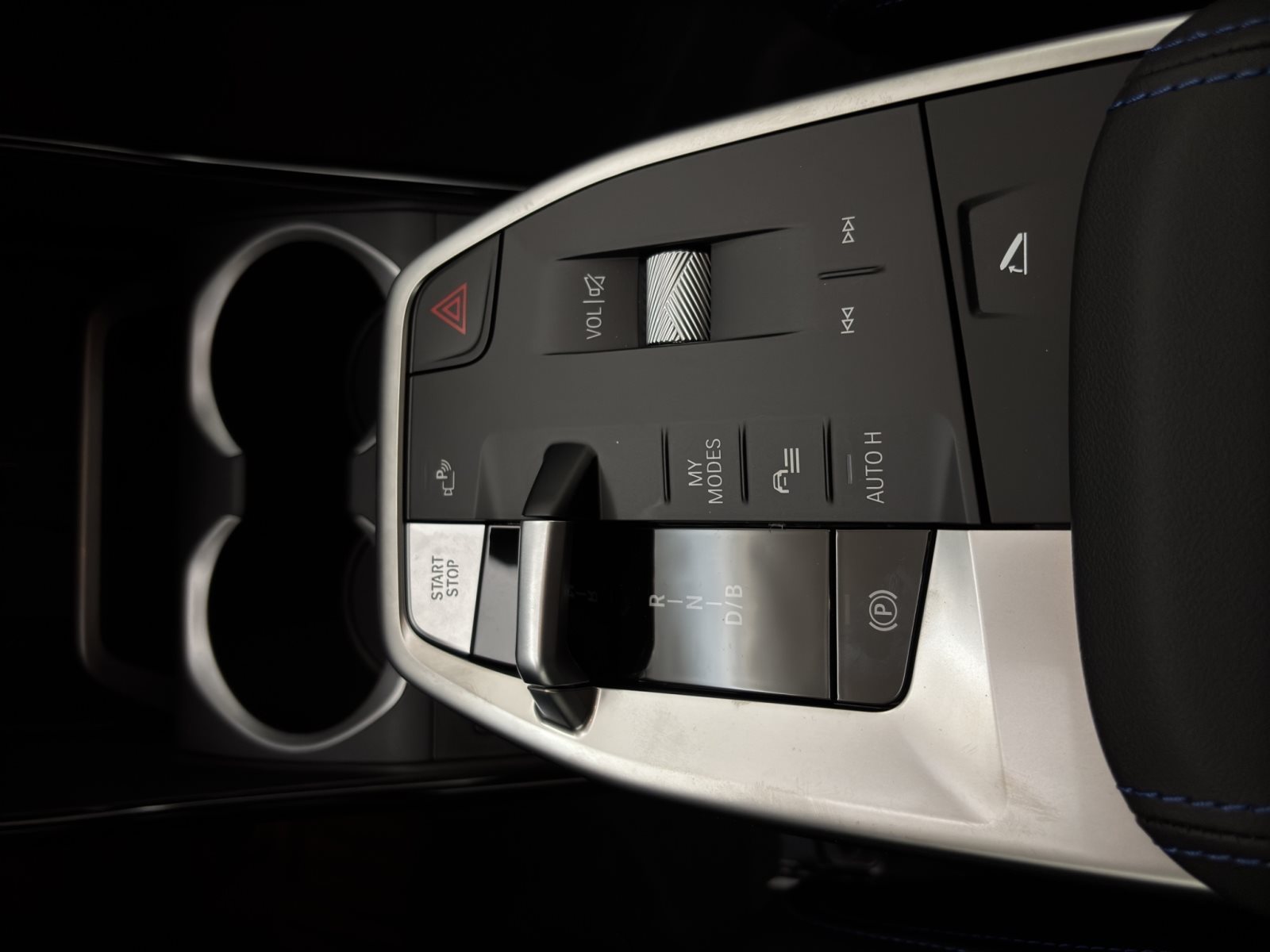 Fahrzeugabbildung BMW iX1 eDrive20 [M Sport Pro, AHK, ACC, 19 LMR, RFK]