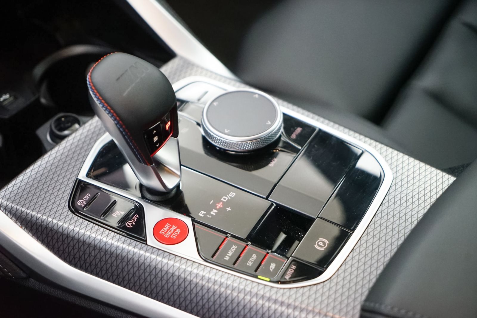 Fahrzeugabbildung BMW M4 Coupé Competition xDrive [NEUES MODELL, HUD, ACC]
