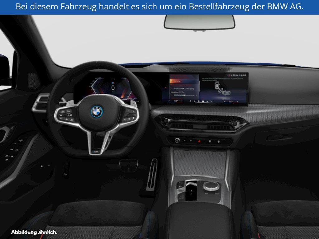 Fahrzeugabbildung BMW 330e Touring