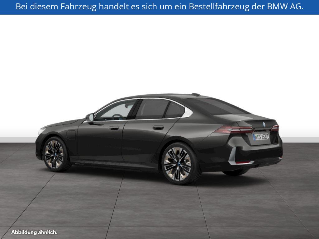 Fahrzeugabbildung BMW 530e Limousine