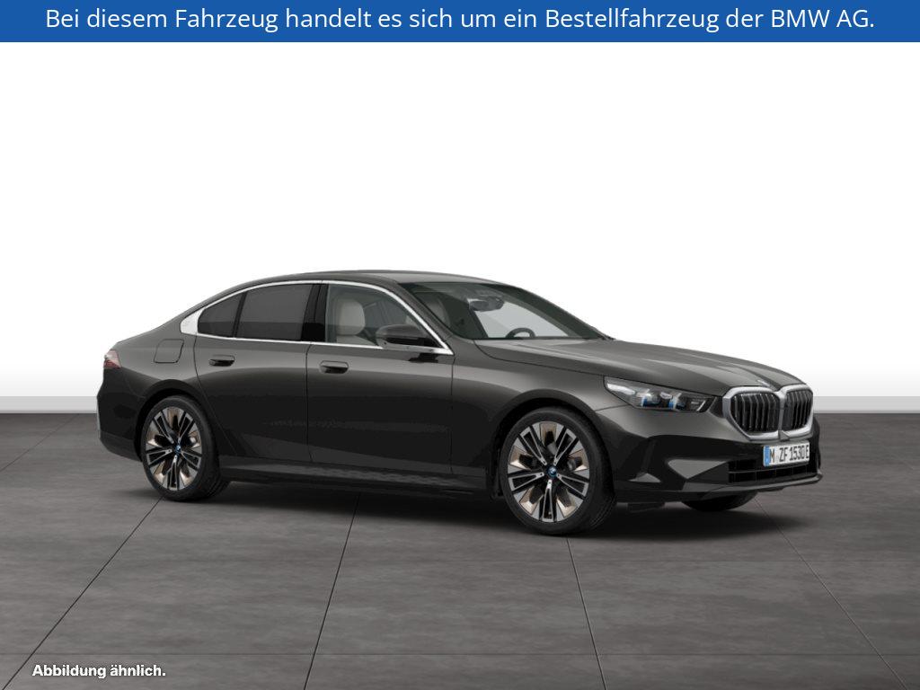 Fahrzeugabbildung BMW 530e Limousine