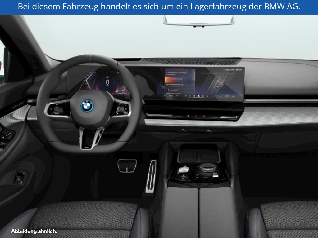 Fahrzeugabbildung BMW 550e xDrive Touring