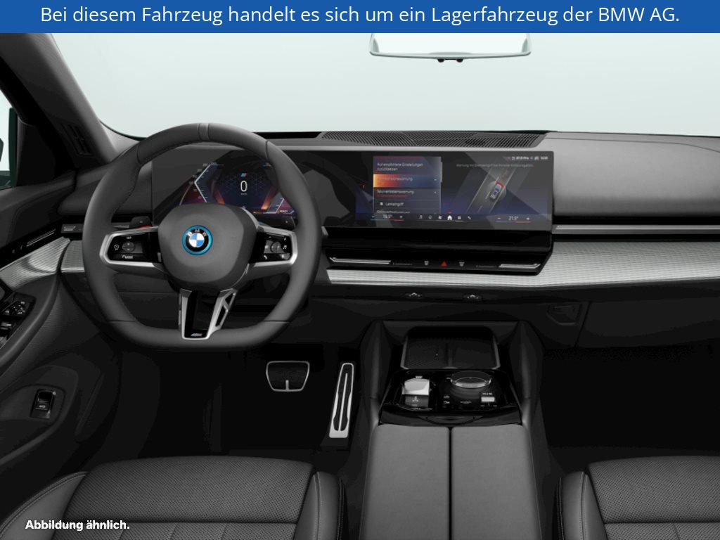 Fahrzeugabbildung BMW 550e xDrive Touring