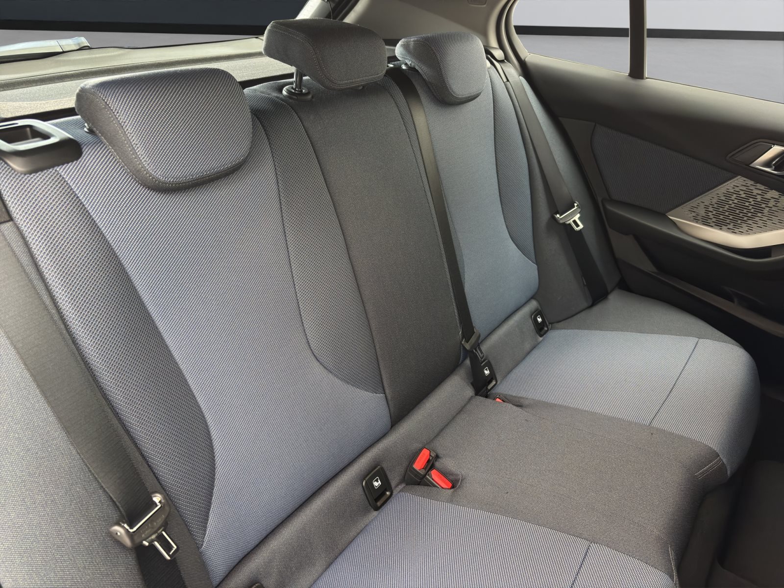 Fahrzeugabbildung BMW 120 [M Sport, Navi, 18 LMR, RFK, SHZ, LED] DAB