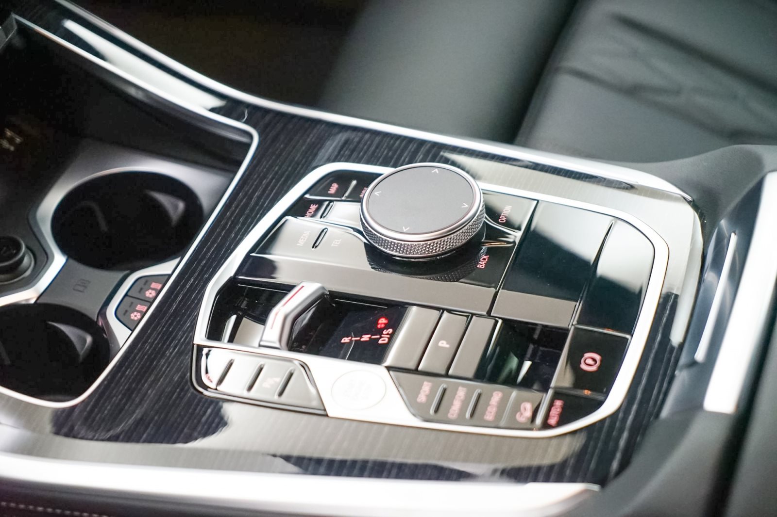 Fahrzeugabbildung BMW X5 xDrive30d [M Sport, HUD, AHK, ACC, GSD, 22 LMR]
