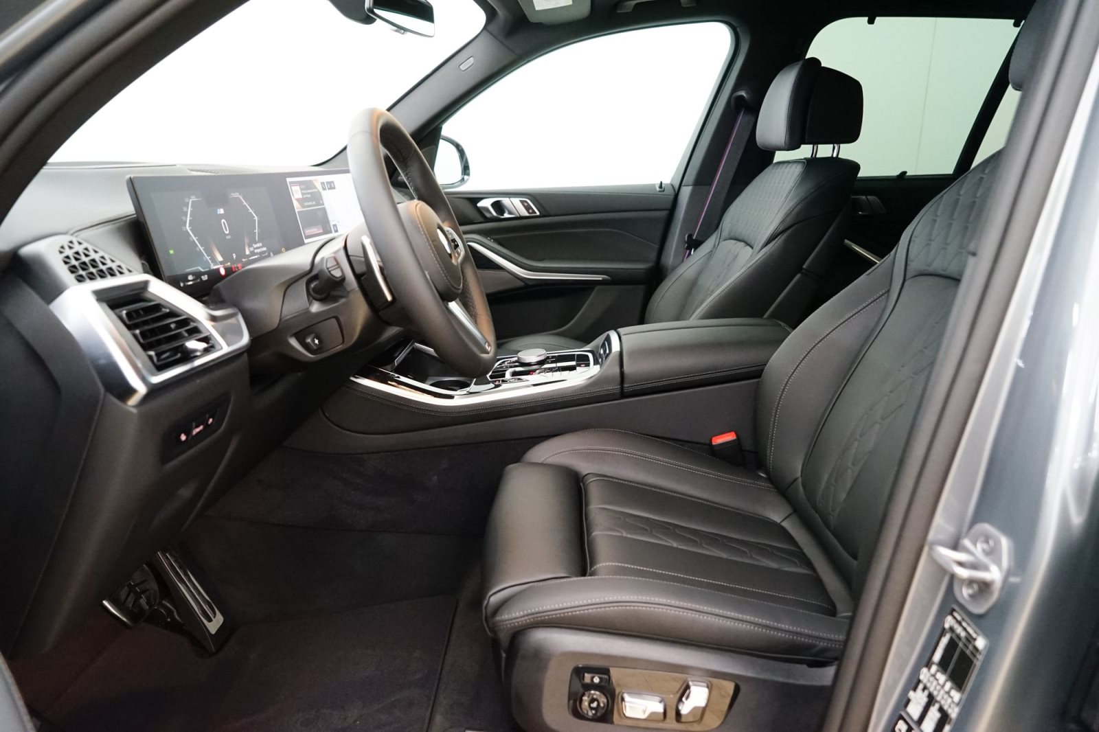 Fahrzeugabbildung BMW X5 xDrive30d [M Sport, HUD, AHK, ACC, GSD, 22 LMR]