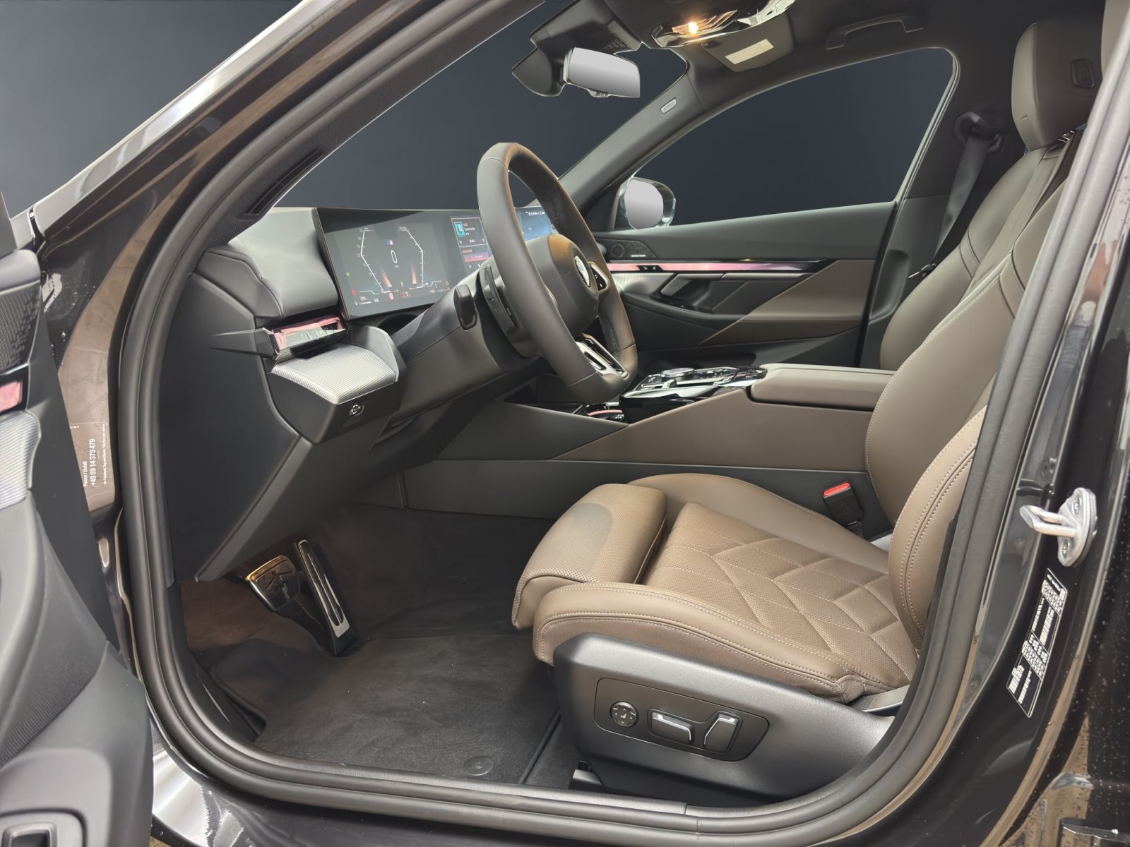 Fahrzeugabbildung BMW 520d Touring [M Sport, HUD, AHK, ACC, 20 LMR]