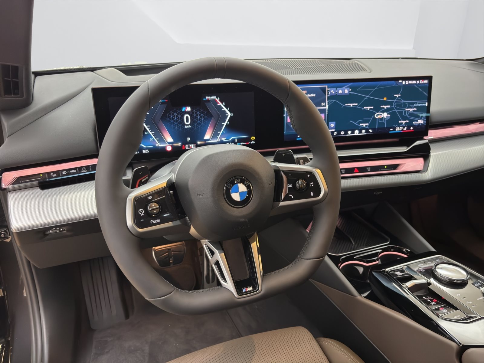 Fahrzeugabbildung BMW 520d Touring [M Sport, HUD, AHK, ACC, 20 LMR]