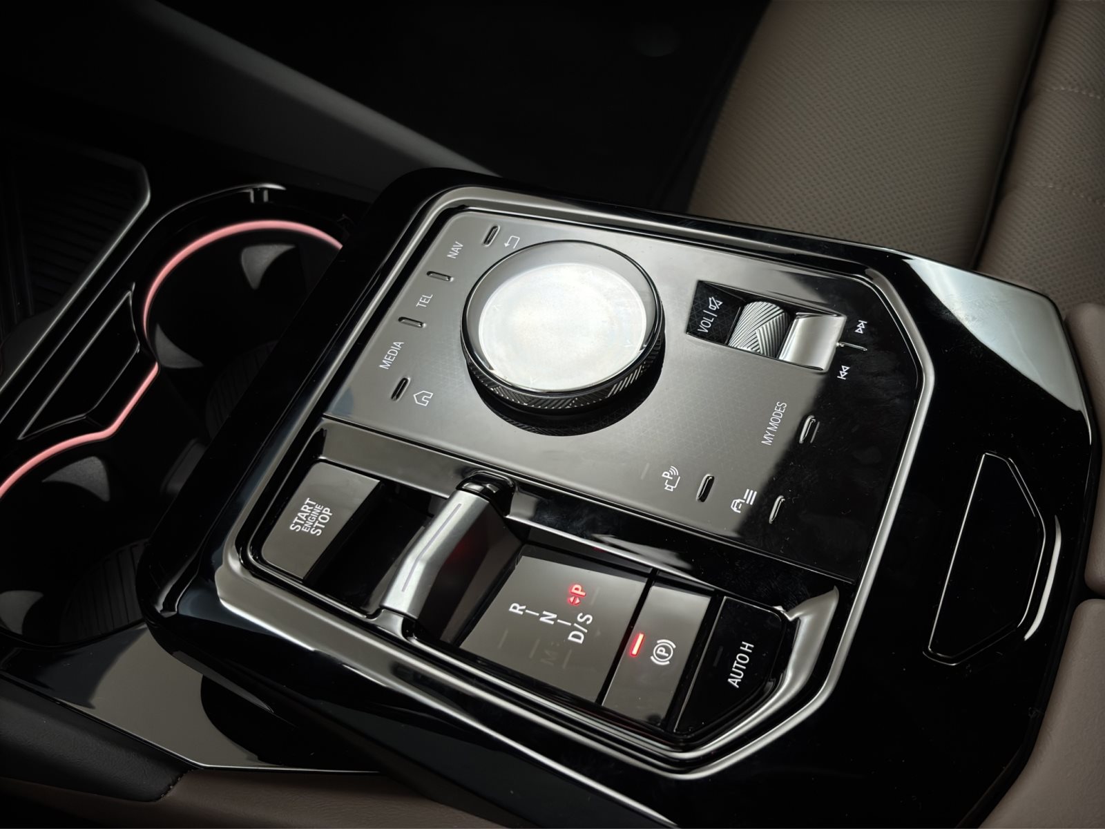 Fahrzeugabbildung BMW 520d Touring [M Sport, HUD, AHK, ACC, 20 LMR]