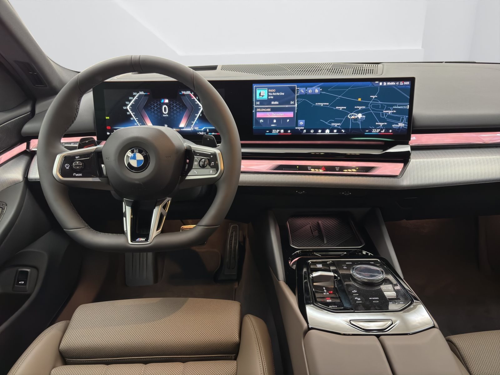 Fahrzeugabbildung BMW 520d Touring [M Sport, HUD, AHK, ACC, 20 LMR]