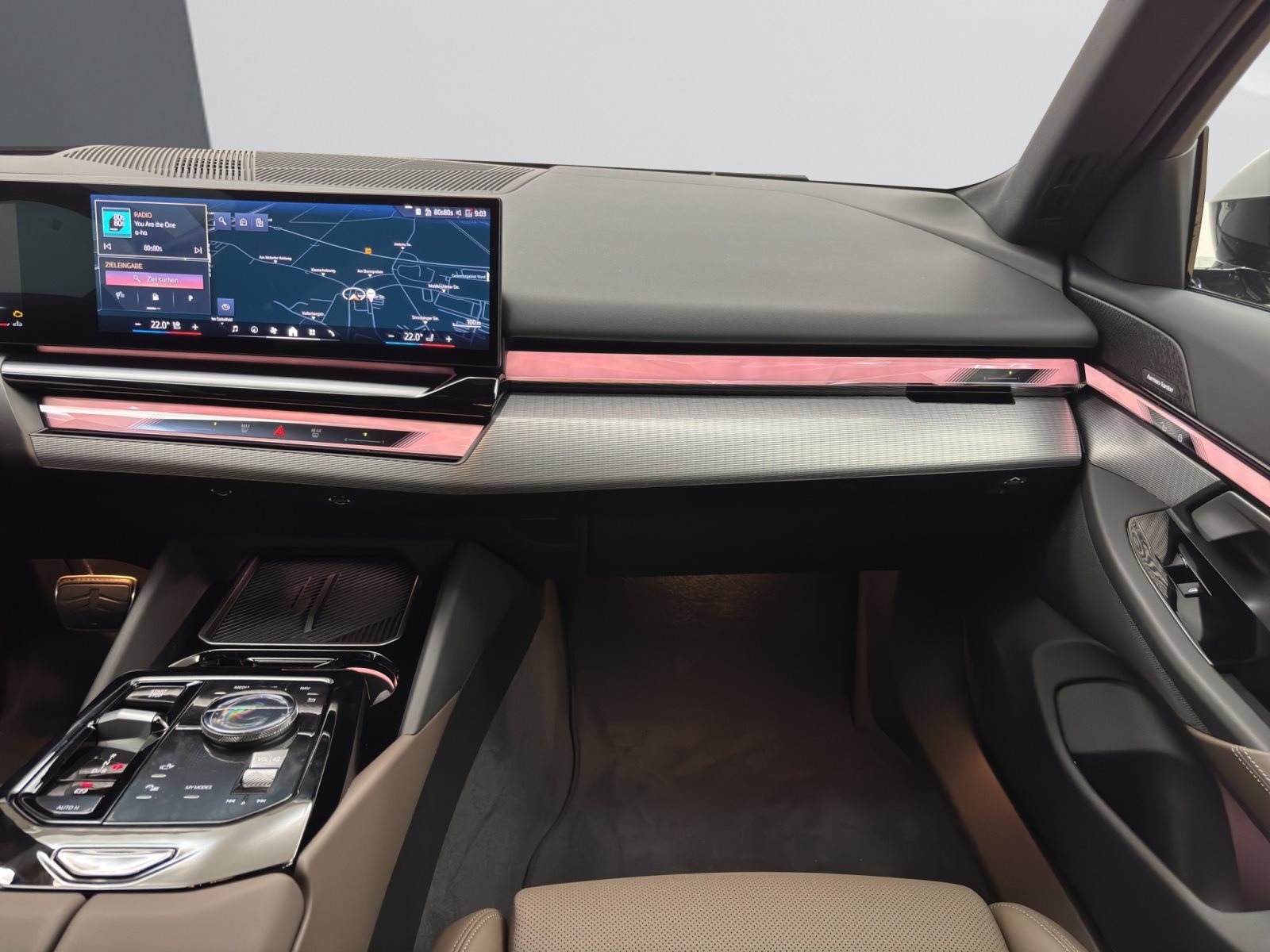 Fahrzeugabbildung BMW 520d Touring [M Sport, HUD, AHK, ACC, 20 LMR]