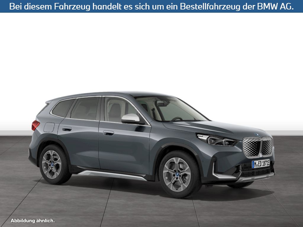 Fahrzeugabbildung BMW iX1 xDrive30