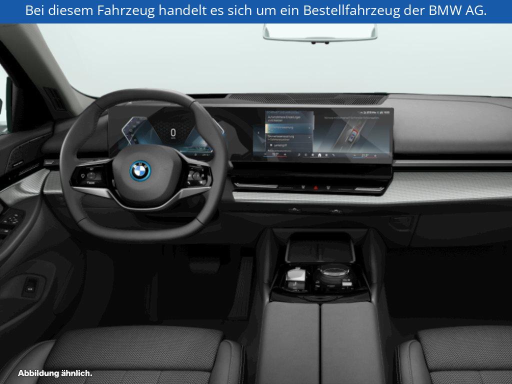 Fahrzeugabbildung BMW i5 eDrive40 Touring