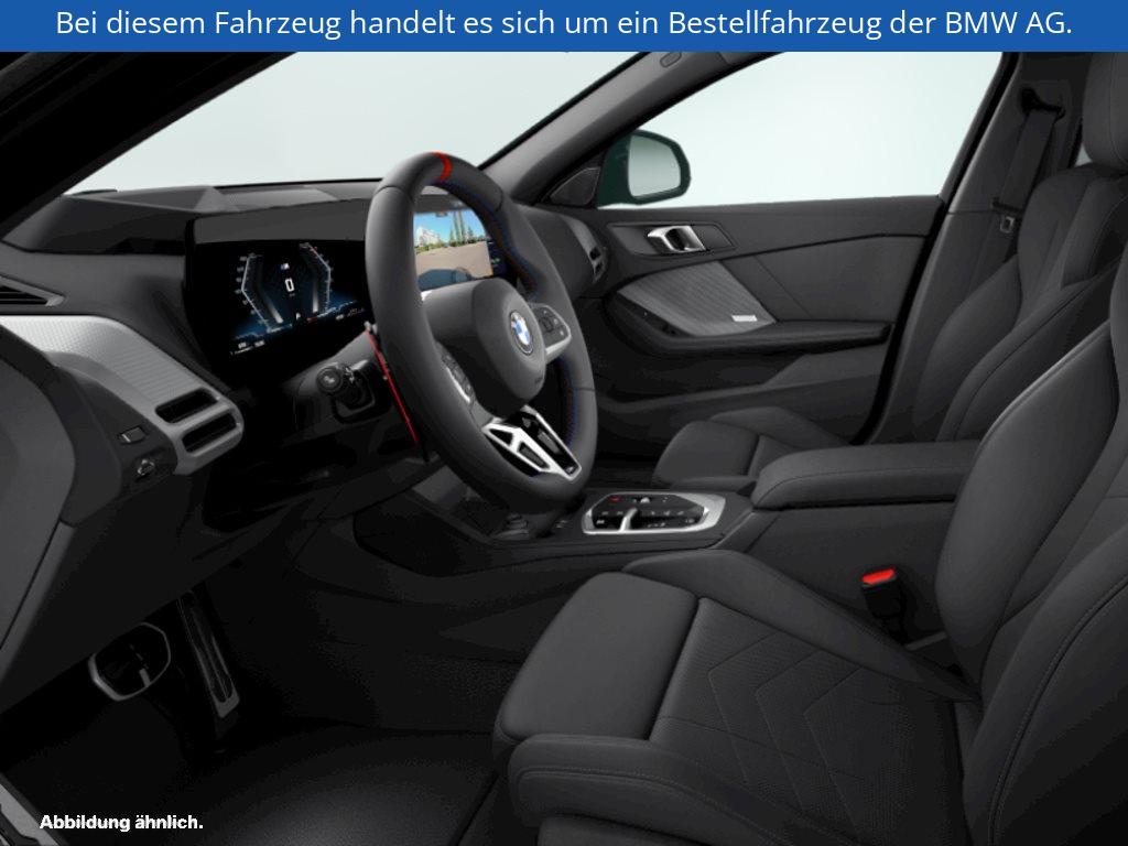 Fahrzeugabbildung BMW M135 xDrive