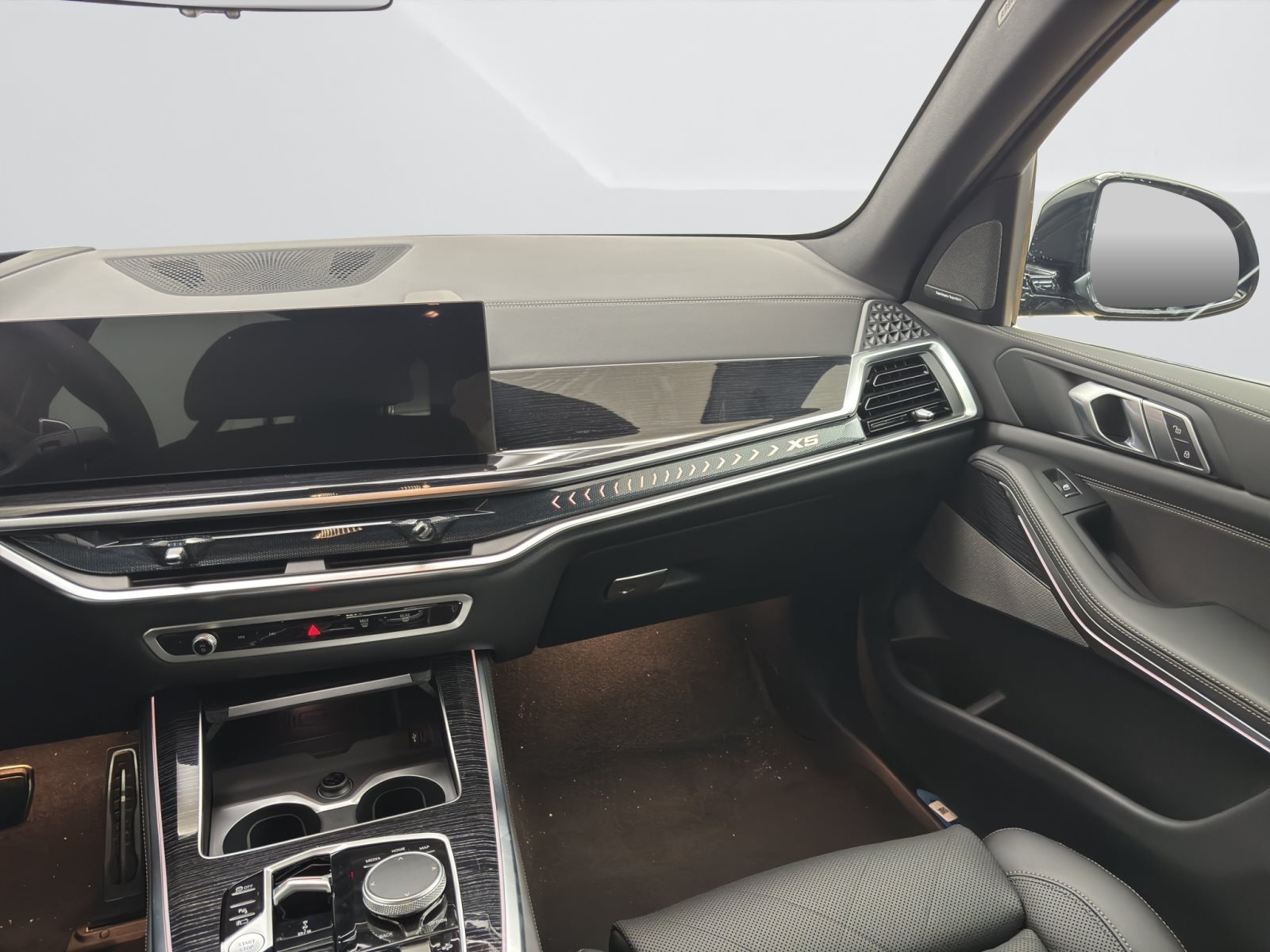 Fahrzeugabbildung BMW X5 xDrive50e [M Sport Pro, HUD, AHK, ACC, 22 LMR]
