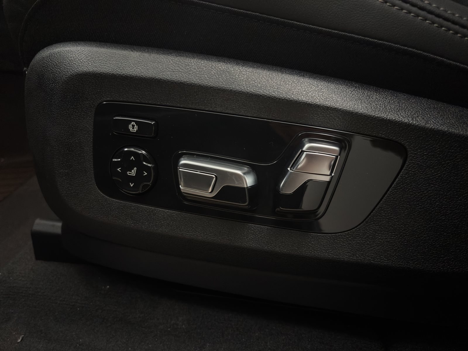 Fahrzeugabbildung BMW X5 xDrive50e [M Sport Pro, HUD, AHK, ACC, 22 LMR]