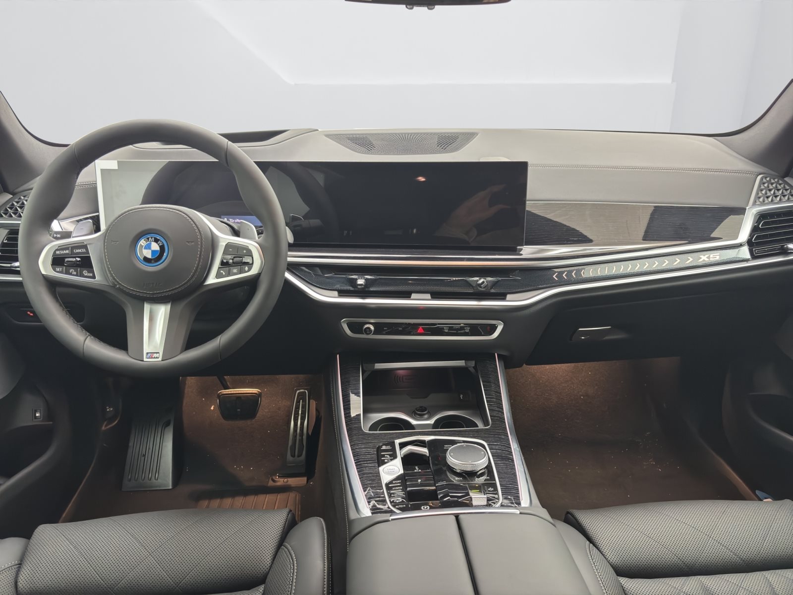Fahrzeugabbildung BMW X5 xDrive50e [M Sport Pro, HUD, AHK, ACC, 22 LMR]