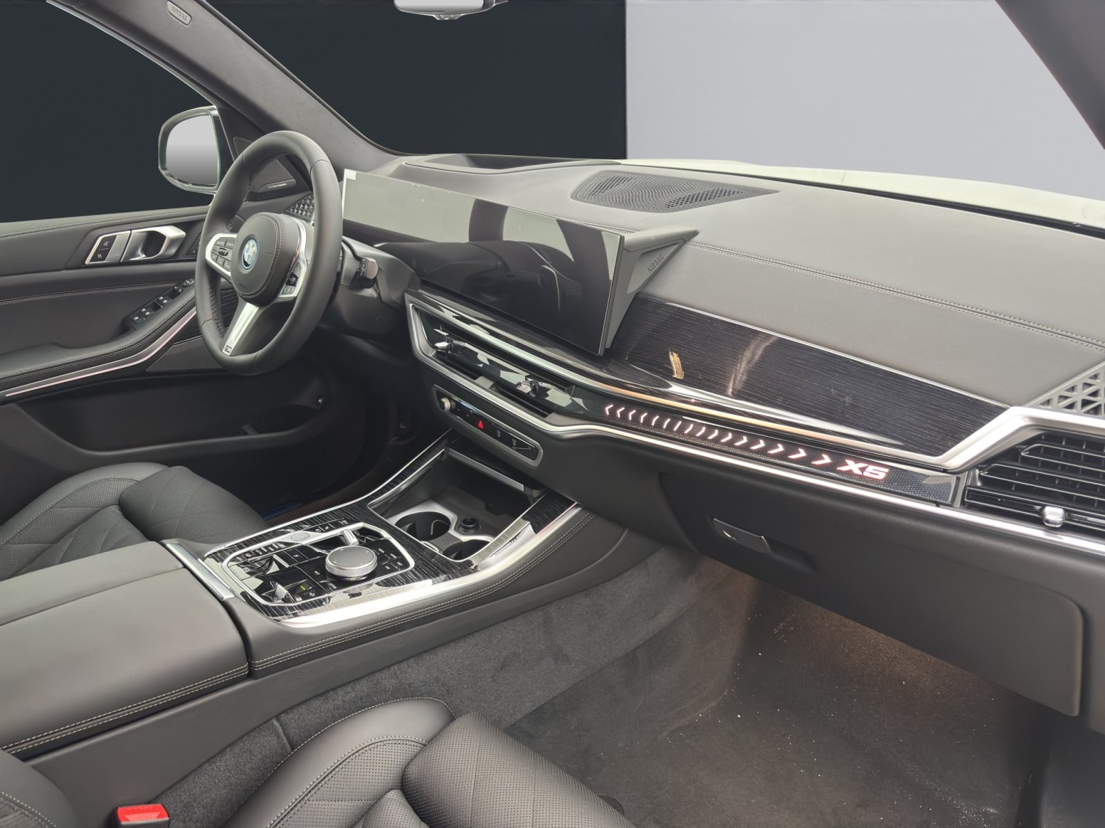 Fahrzeugabbildung BMW X5 xDrive50e [M Sport Pro, HUD, AHK, ACC, 22 LMR]