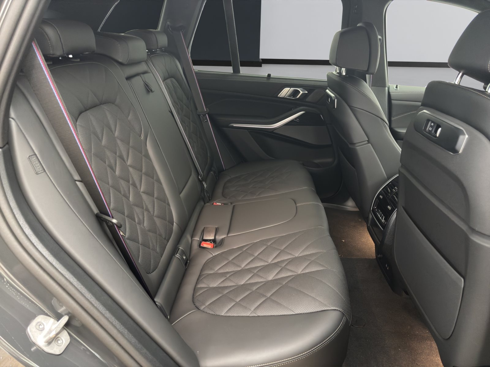 Fahrzeugabbildung BMW X5 xDrive50e [M Sport Pro, HUD, AHK, ACC, 22 LMR]