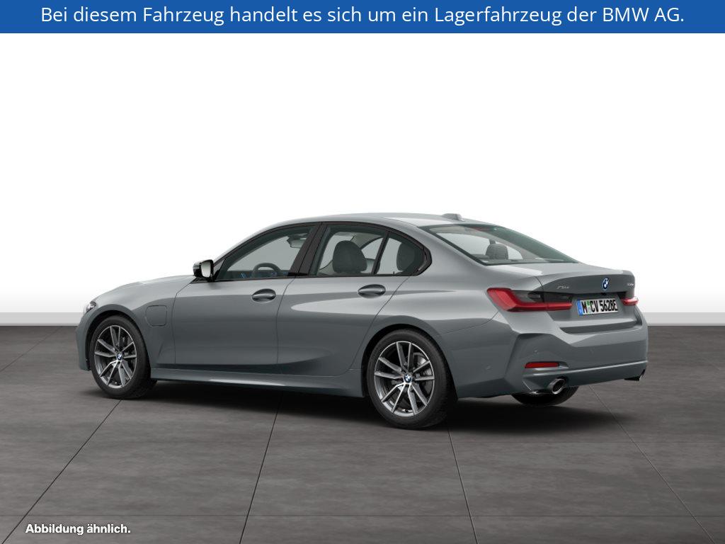 Fahrzeugabbildung BMW 330e xDrive Limousine