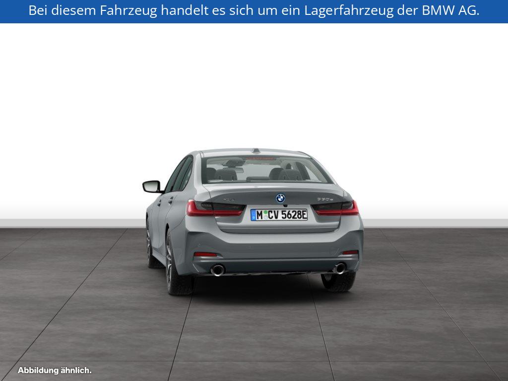 Fahrzeugabbildung BMW 330e xDrive Limousine