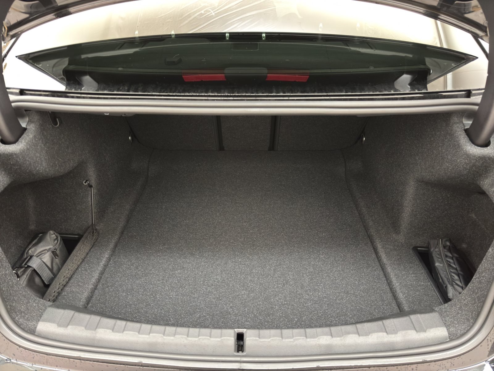 Fahrzeugabbildung BMW 318i Limousine [M Sport, LC Plus, RFK, SHZ, HiFi]