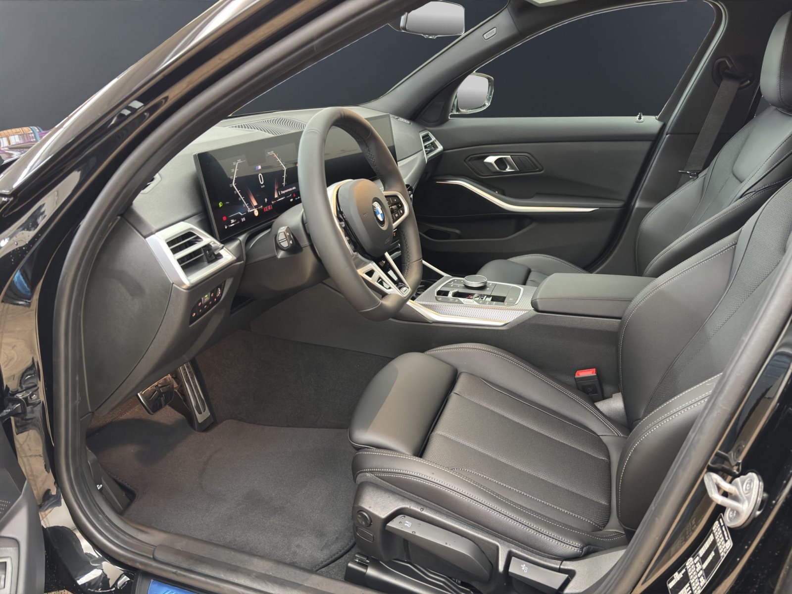 Fahrzeugabbildung BMW 318i Limousine [M Sport, LC Plus, RFK, SHZ, HiFi]